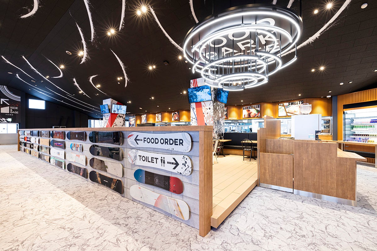 최신 레스토랑 ‘푸드 파크 피스테’는 개장 40년 만에 대대적인 리모델링을 거쳤습니다