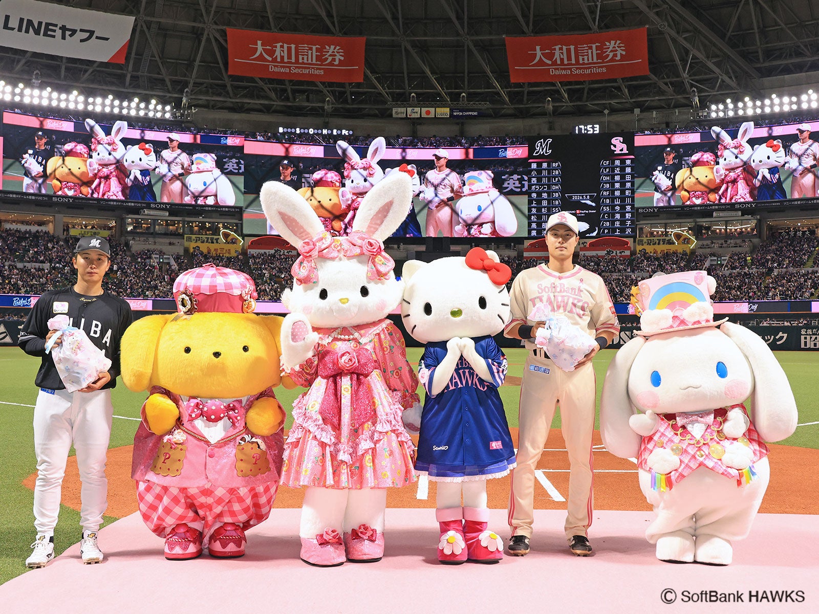 Hello Kitty Throws the First Pitch at Fukuoka SoftBank Hawks