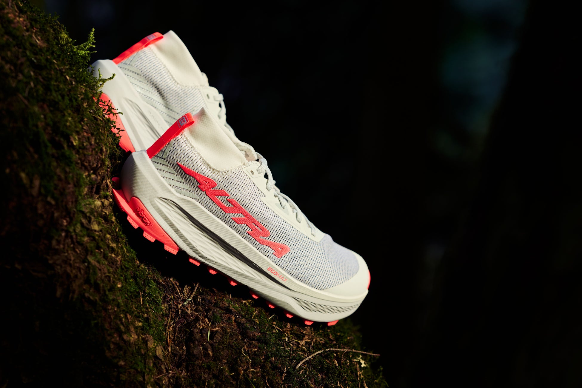 Altra lanza las Olympus 275 HiLo, unas zapatillas de trail running con una entresuela rediseñada y suela Vibram Megagrip
