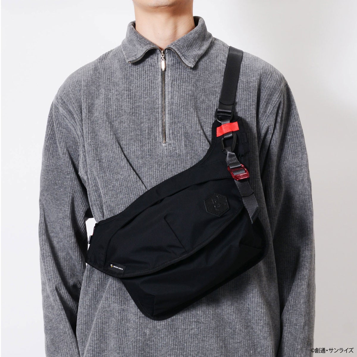 STRICT-G MSPC 機動戰士鋼彈斜背包 夏亞·阿茲納布 - 側面