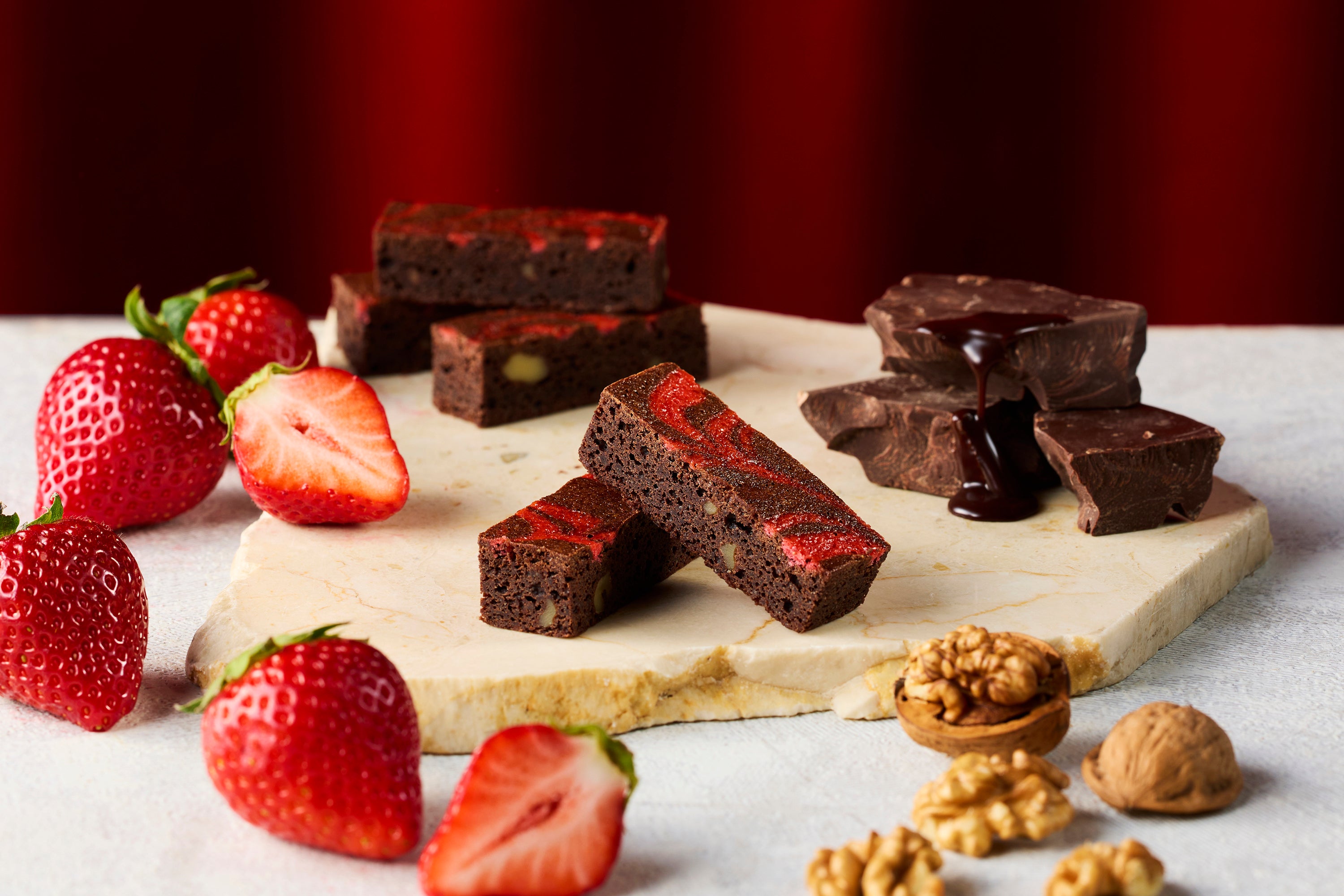 苺 New Hakata Makkana Ichigo Velvet Brownie Launches at Amaou