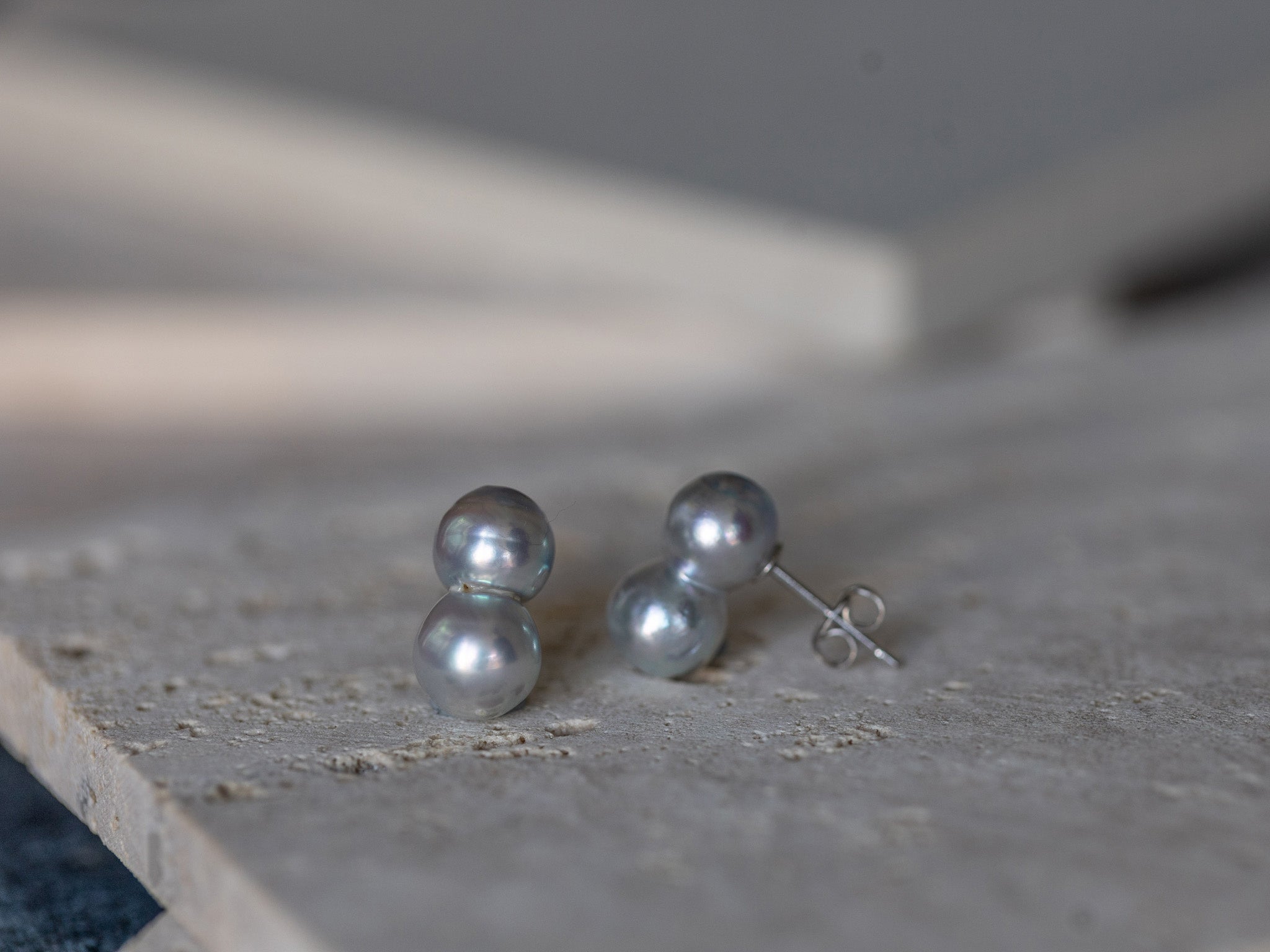 Twin pearl pierced earrings