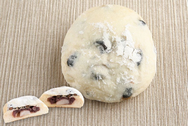 Hokkaido Black Bean Daifuku Bread