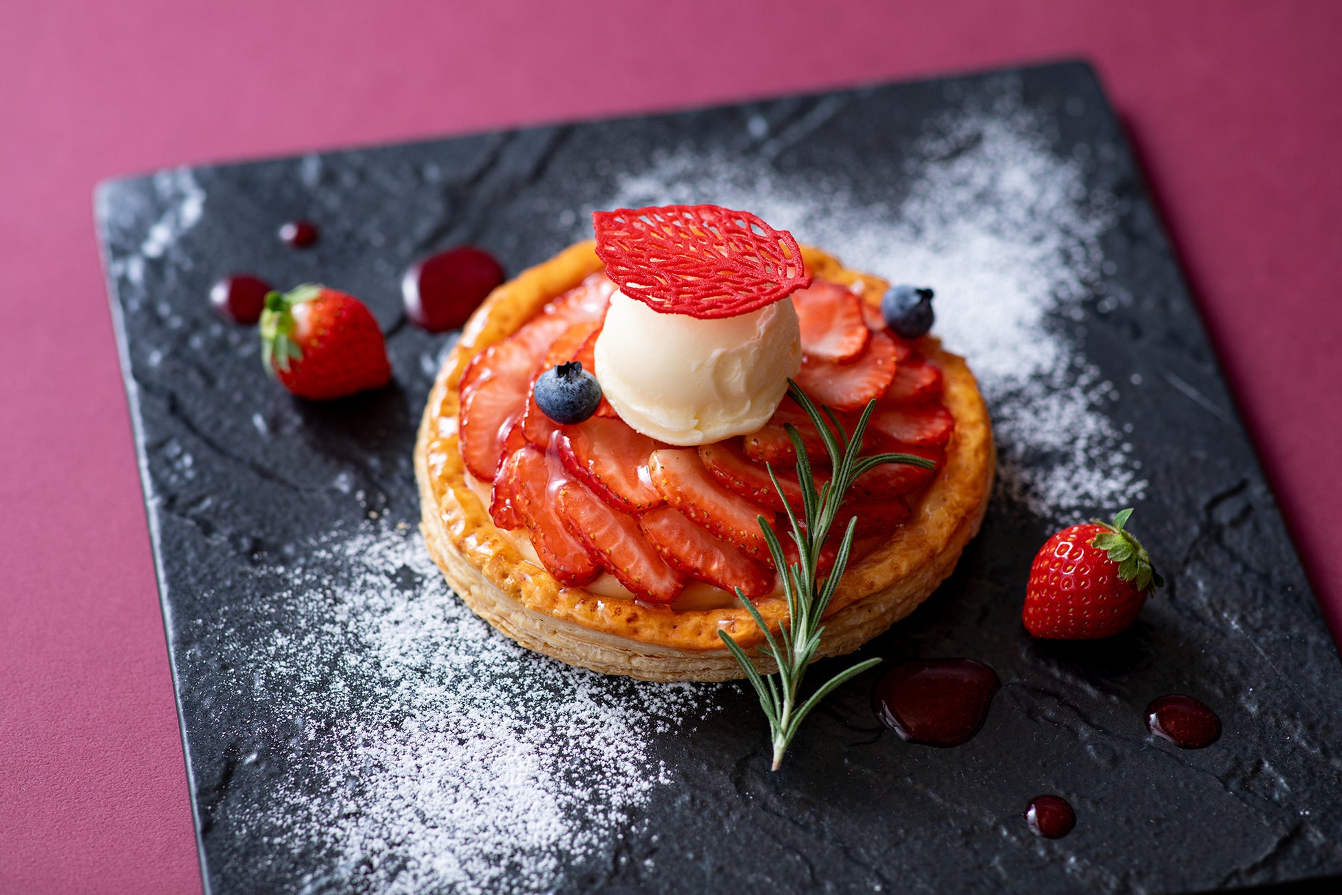 Crujiente Pastel de Fresa y Queso Crema