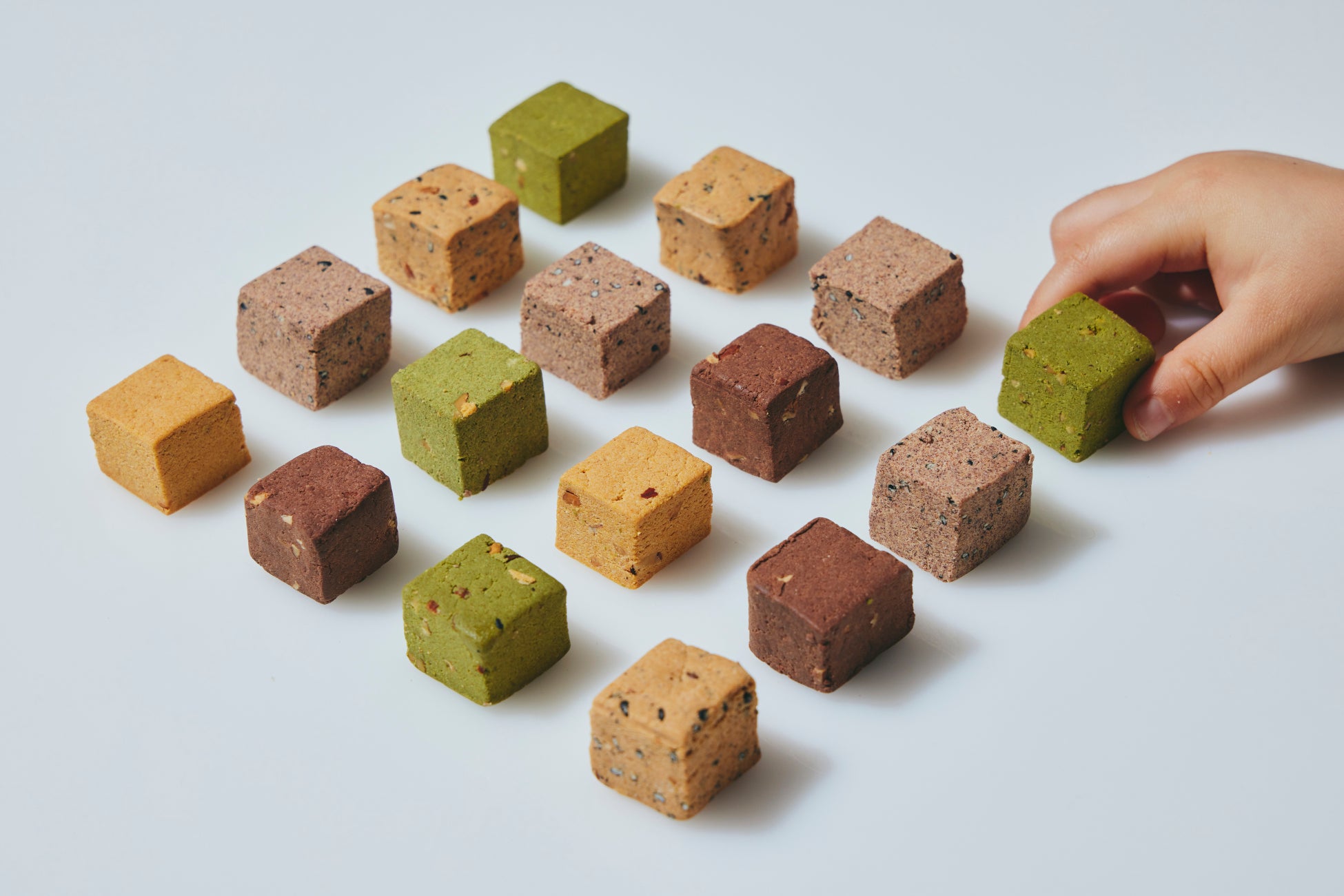 Dear me / Re:Life food Launches New Women's Wellness Brand with Non-Heated Protein Cubes