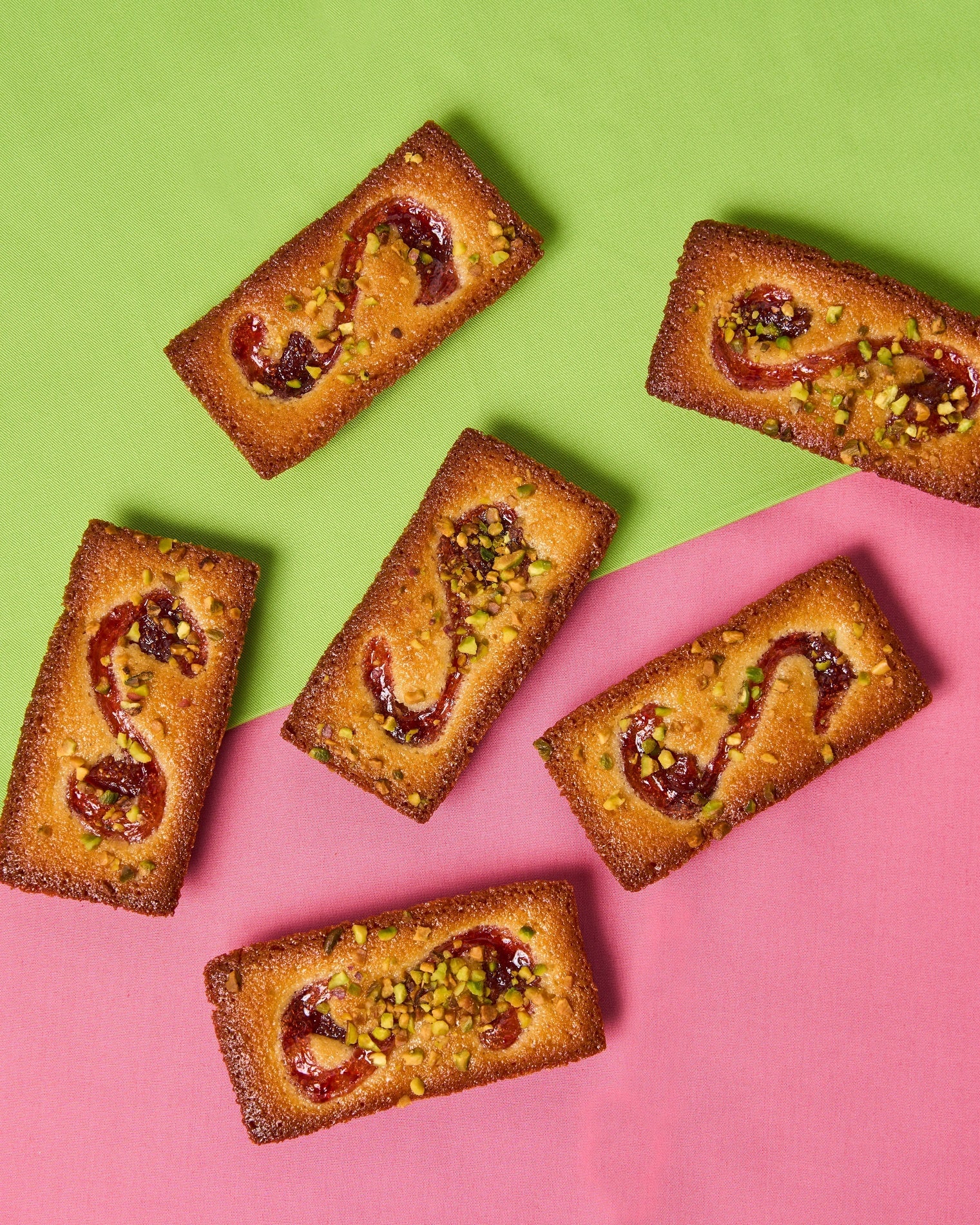 THE BLUE Strawberry and Pistachio Financier ¥303 each