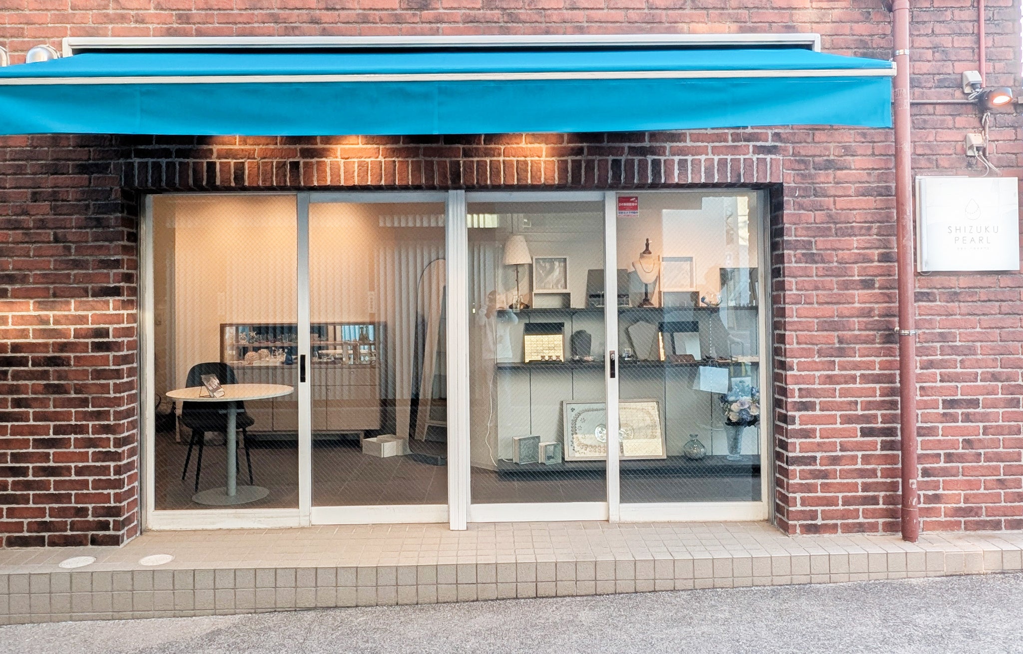 Shop in front of Tokyu Oimachi Line 