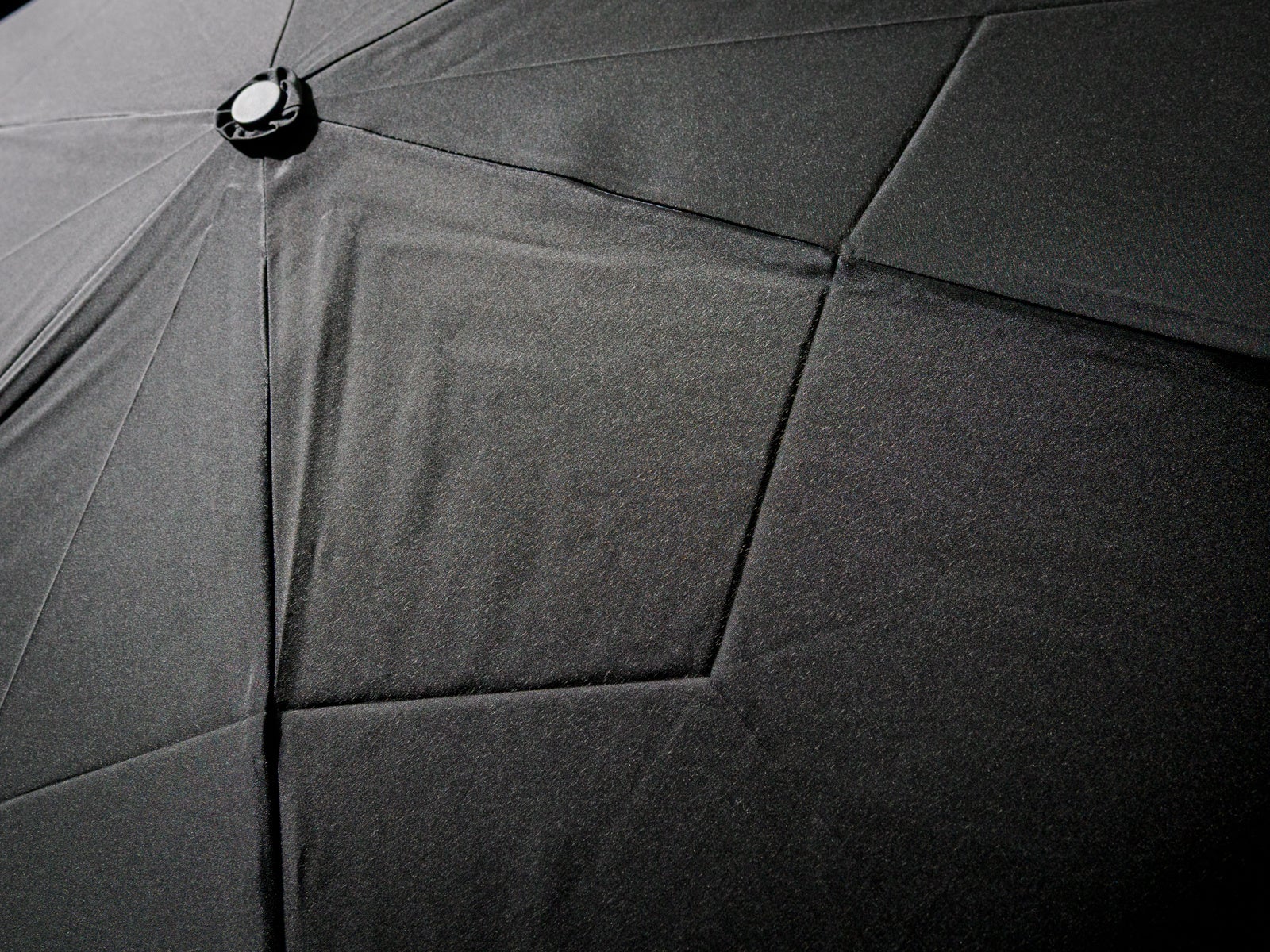 열처리로 형태 안정성을 만들어 여닫는 스트레스 감소