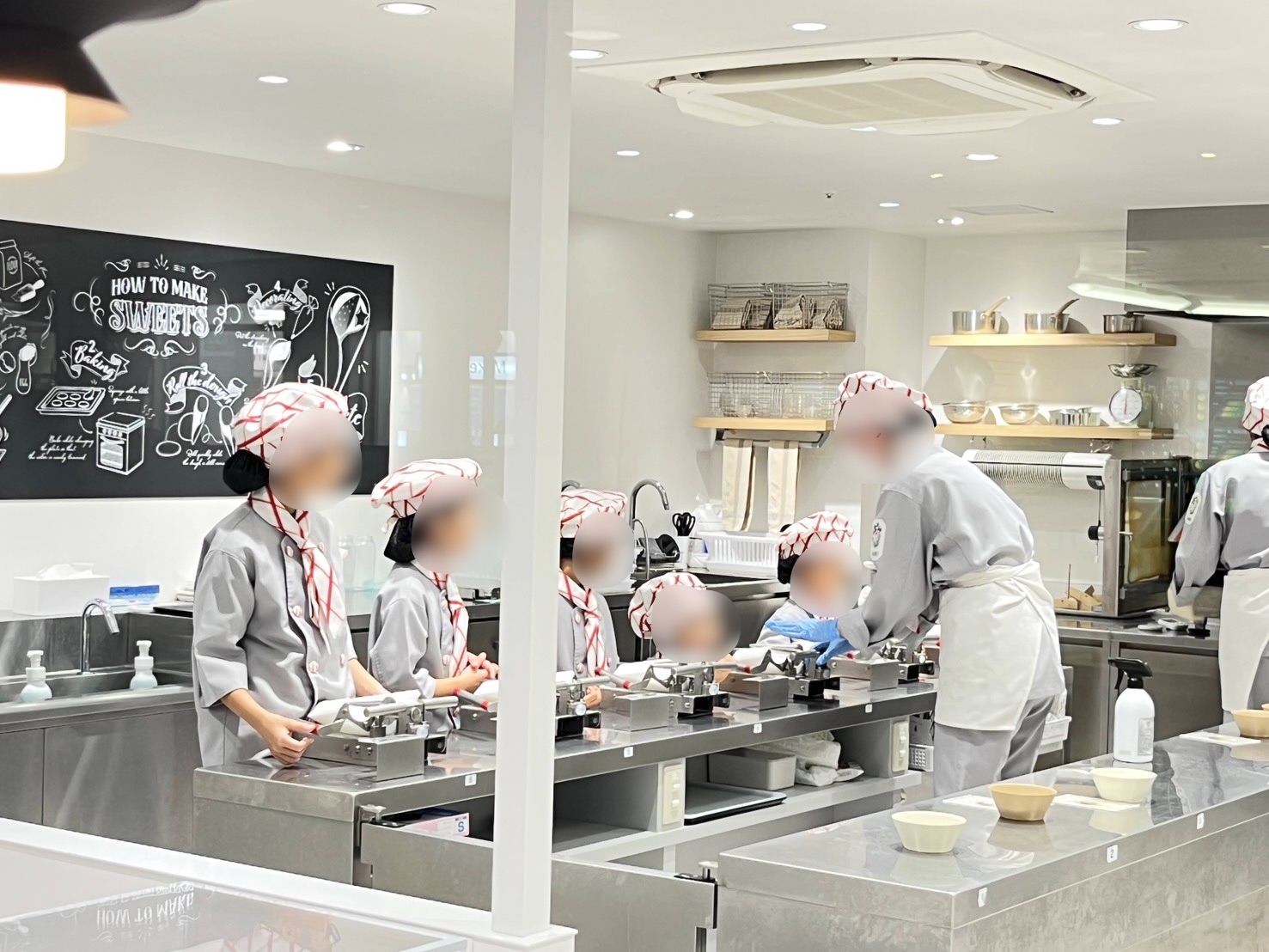 Pastry chef experience at KidZania