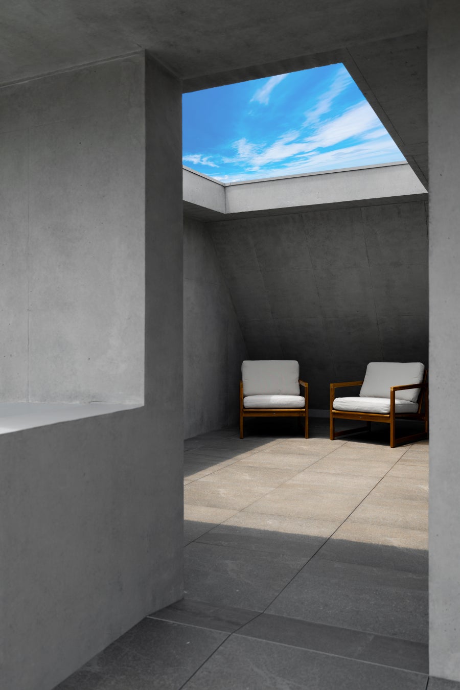 Area pintu masuk dan balkon