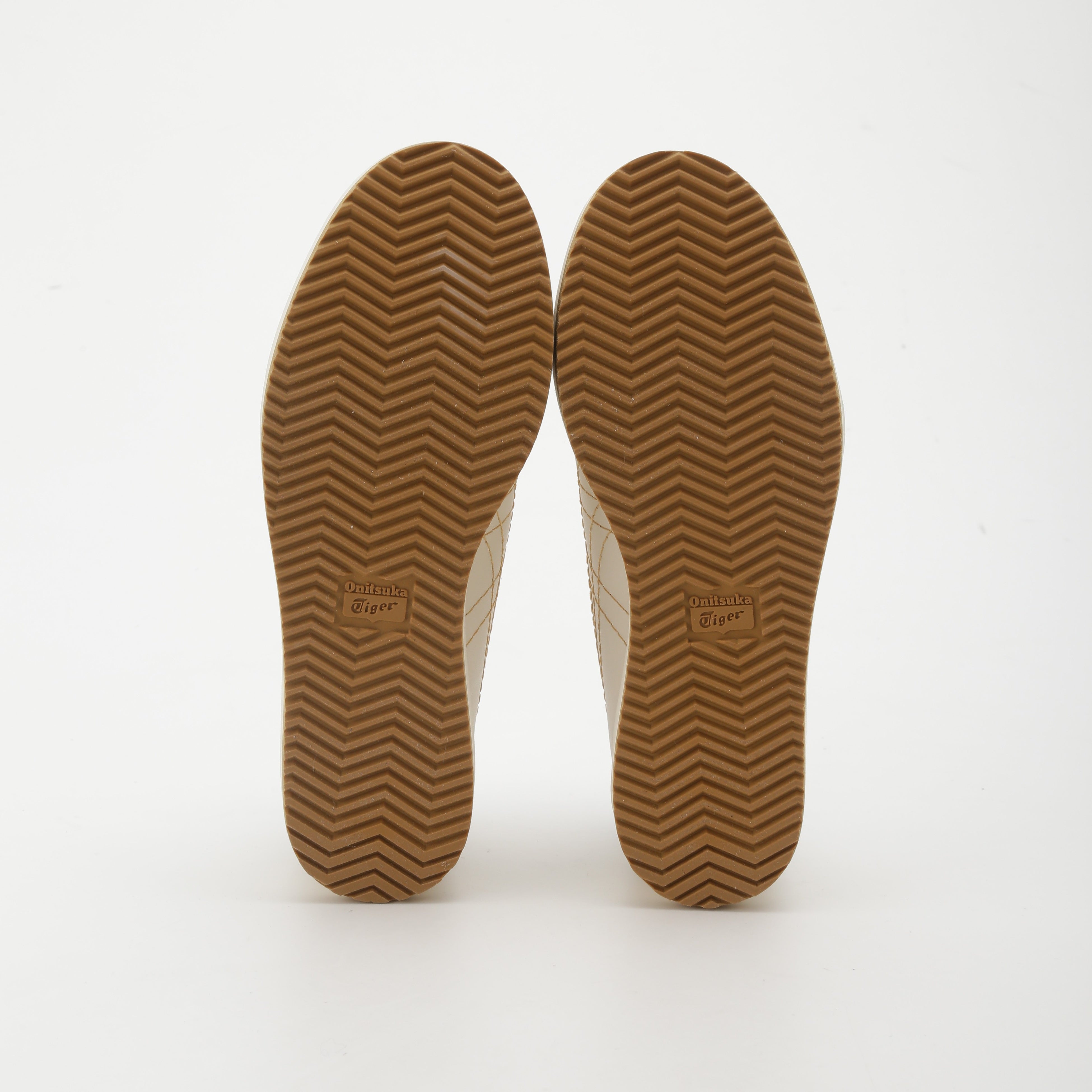 麂皮和皮革材料組合的特寫