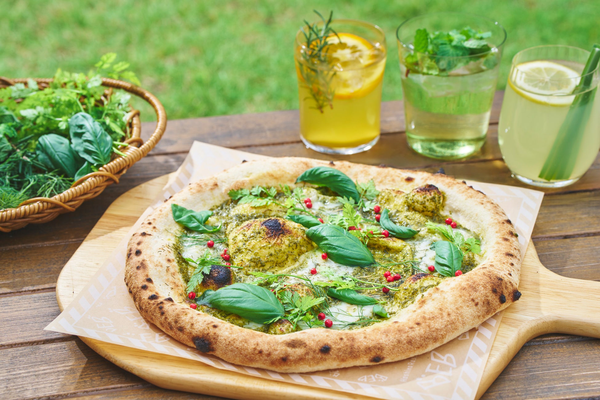 Herb-rich pizza and drinks