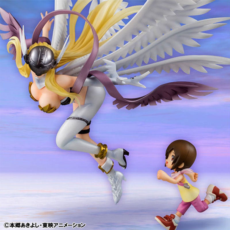 La figura de Angewomon y Kari Kamiya de Digimon Adventure de la