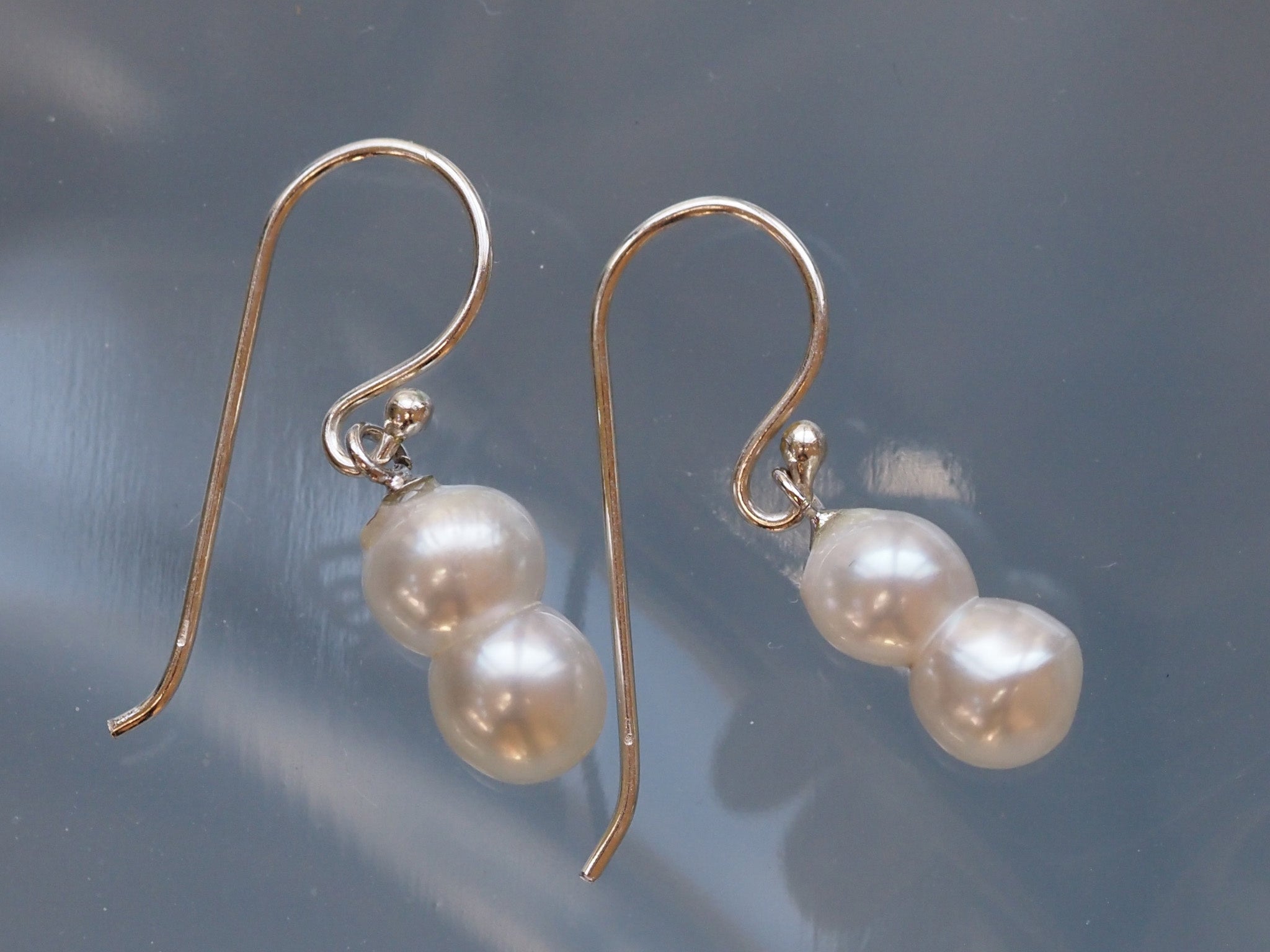 Twin pearl pierced earrings