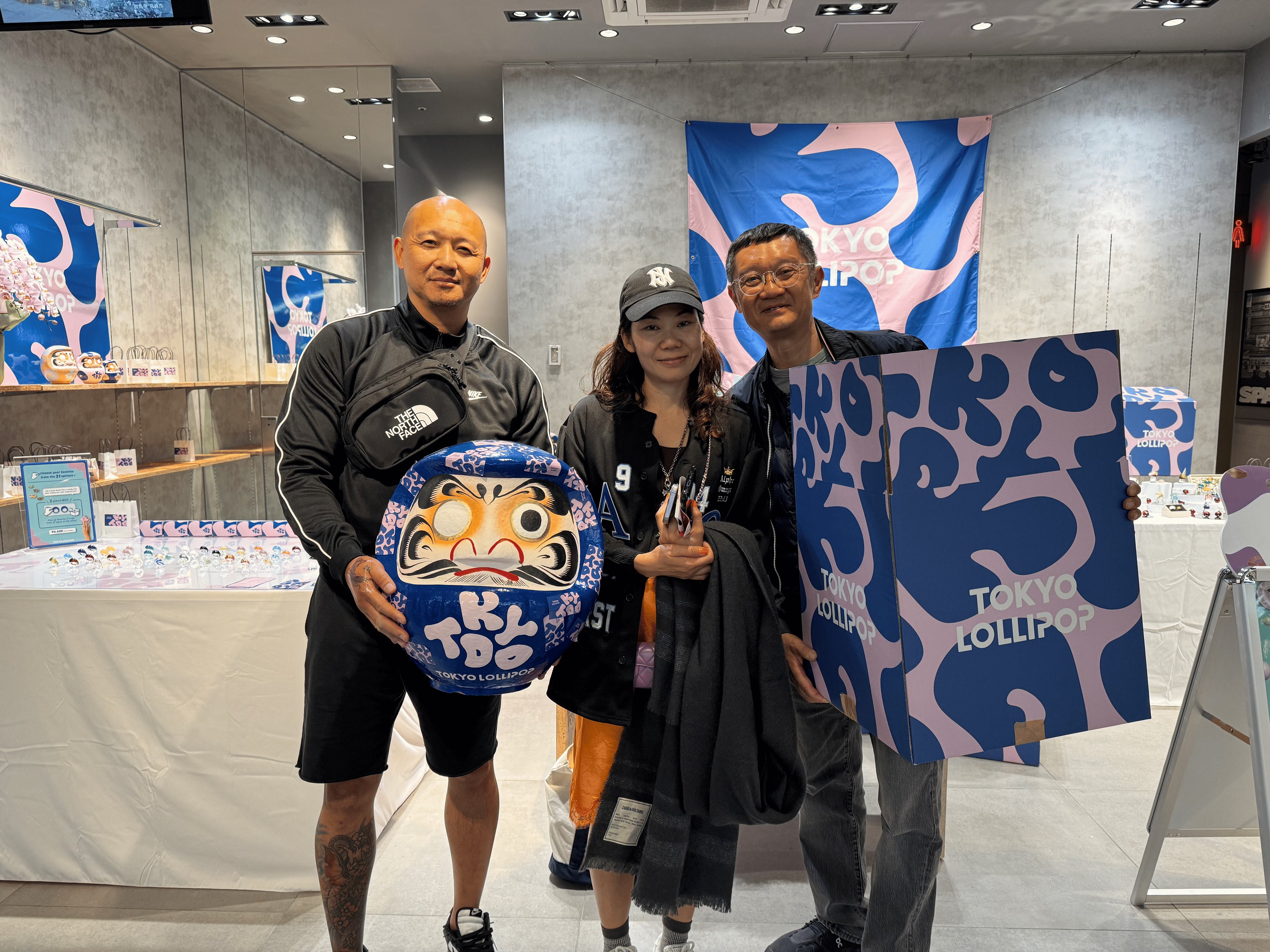 Exhibición de productos Daruma