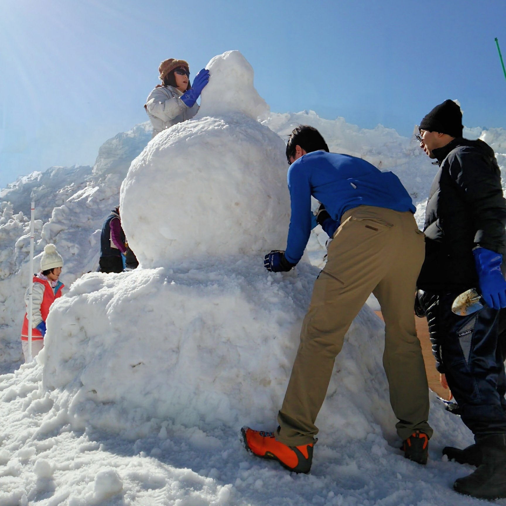 Snowman building contest