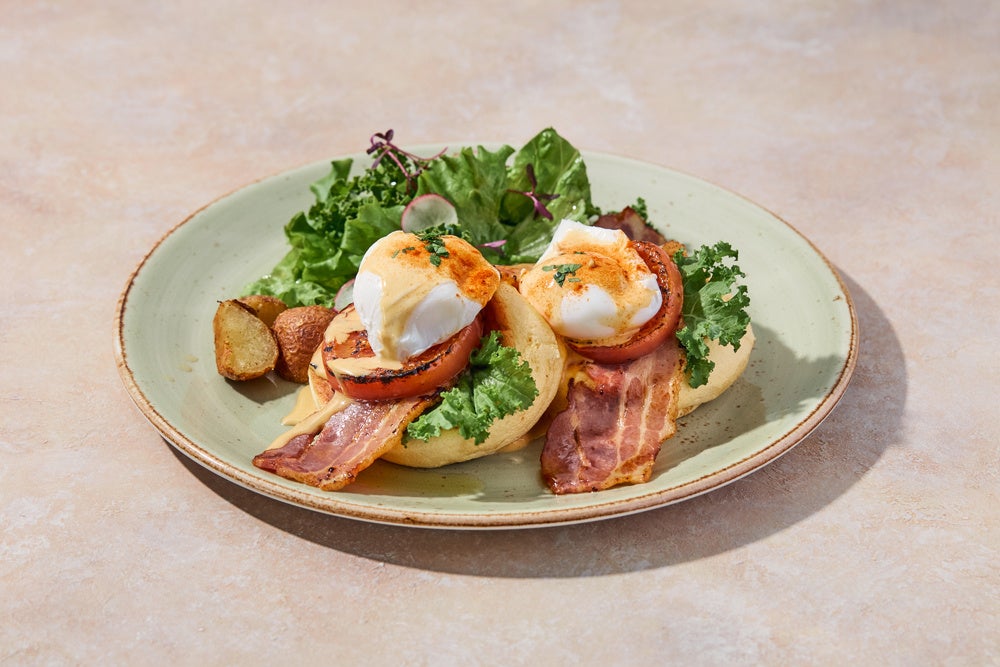 Huevos Benedict Aged Bacon & Baked Tomato