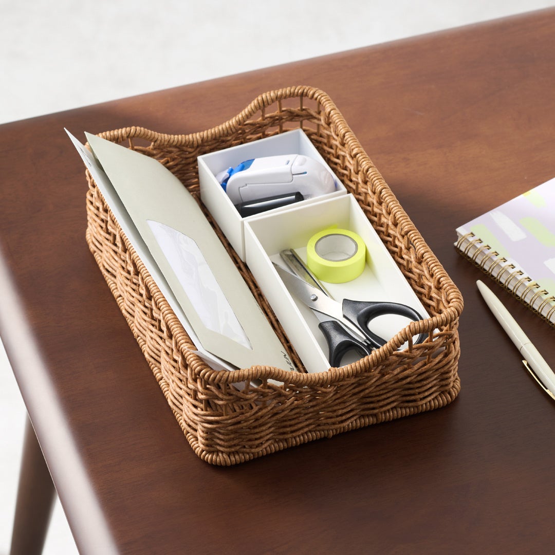 客厅收纳信件和遥控器