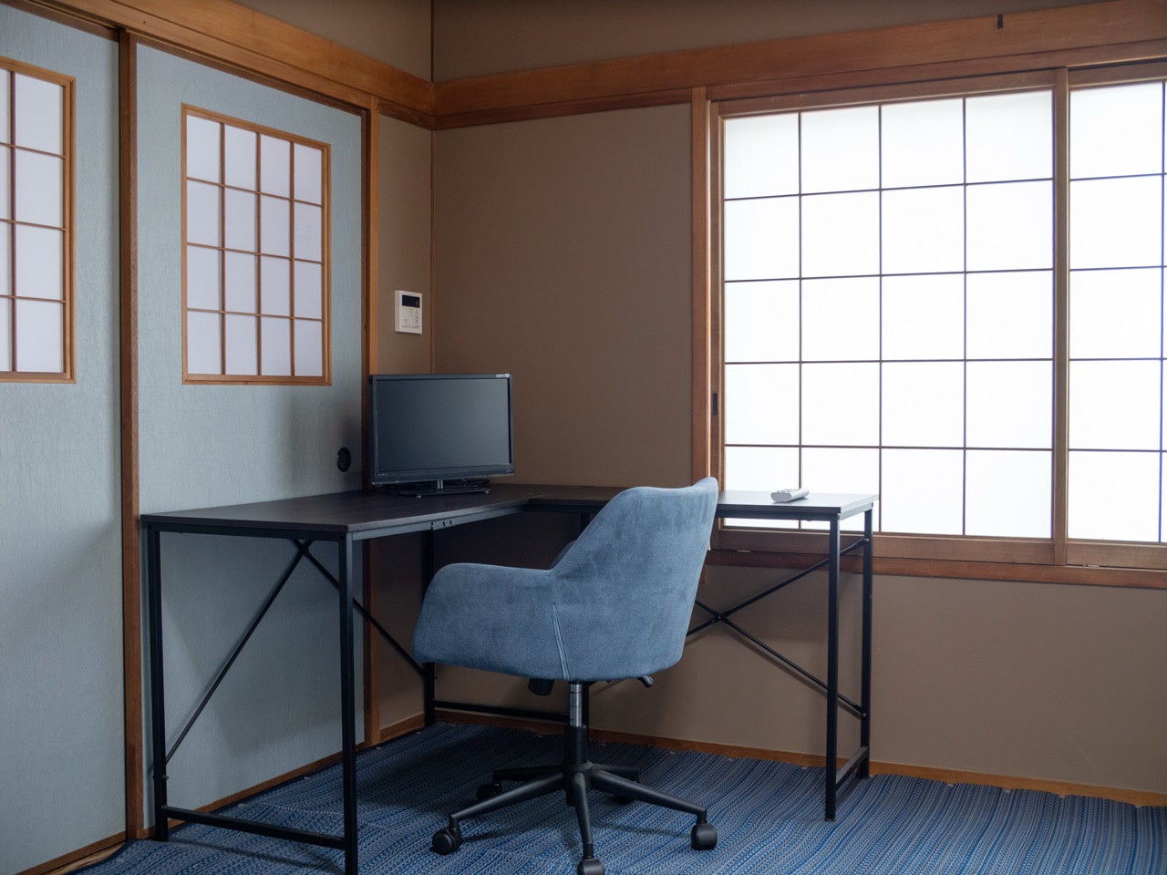 Sliding doors made with Awa washi paper