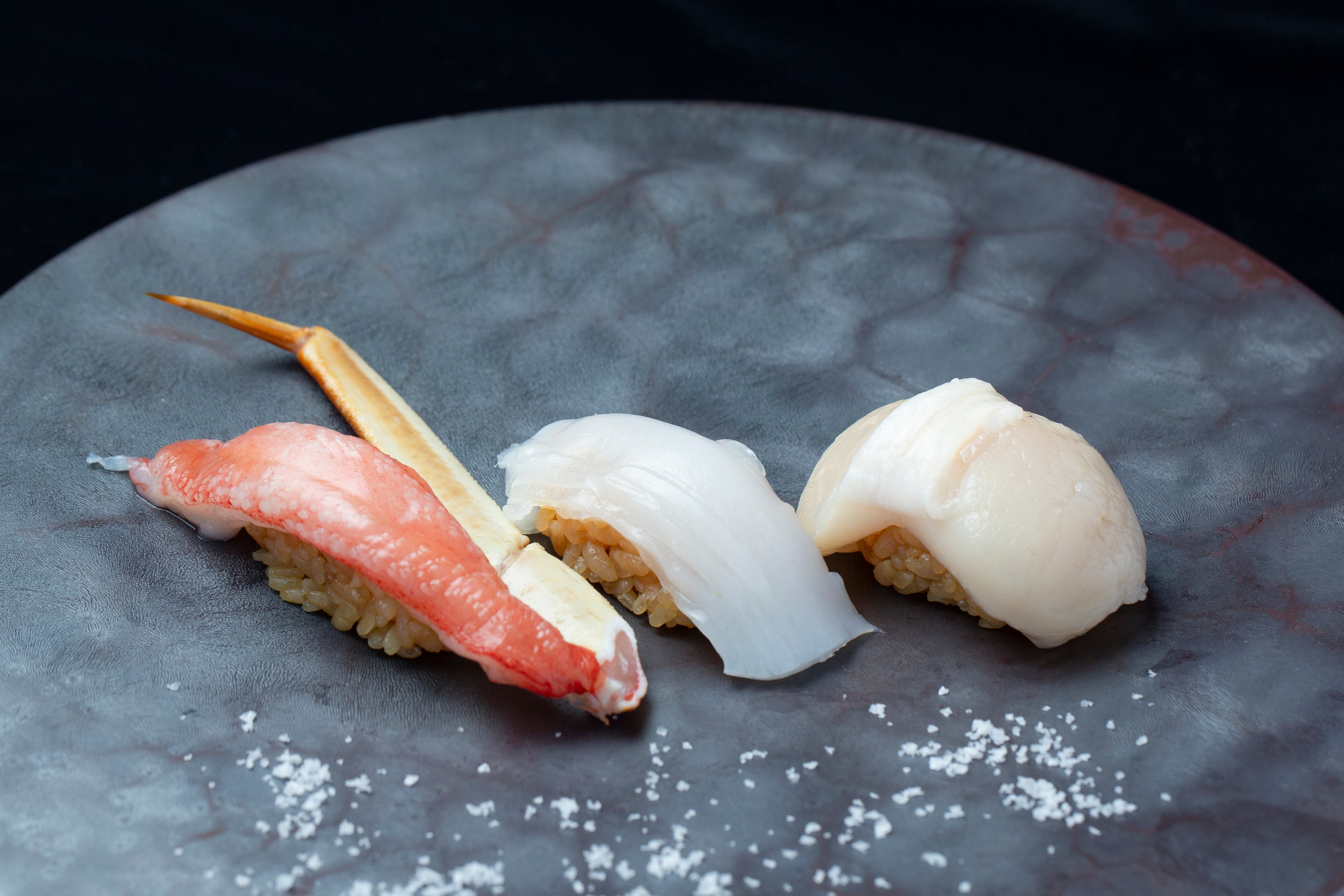 Sushi Garam dan Lemon dengan garam batu alami dan lemon