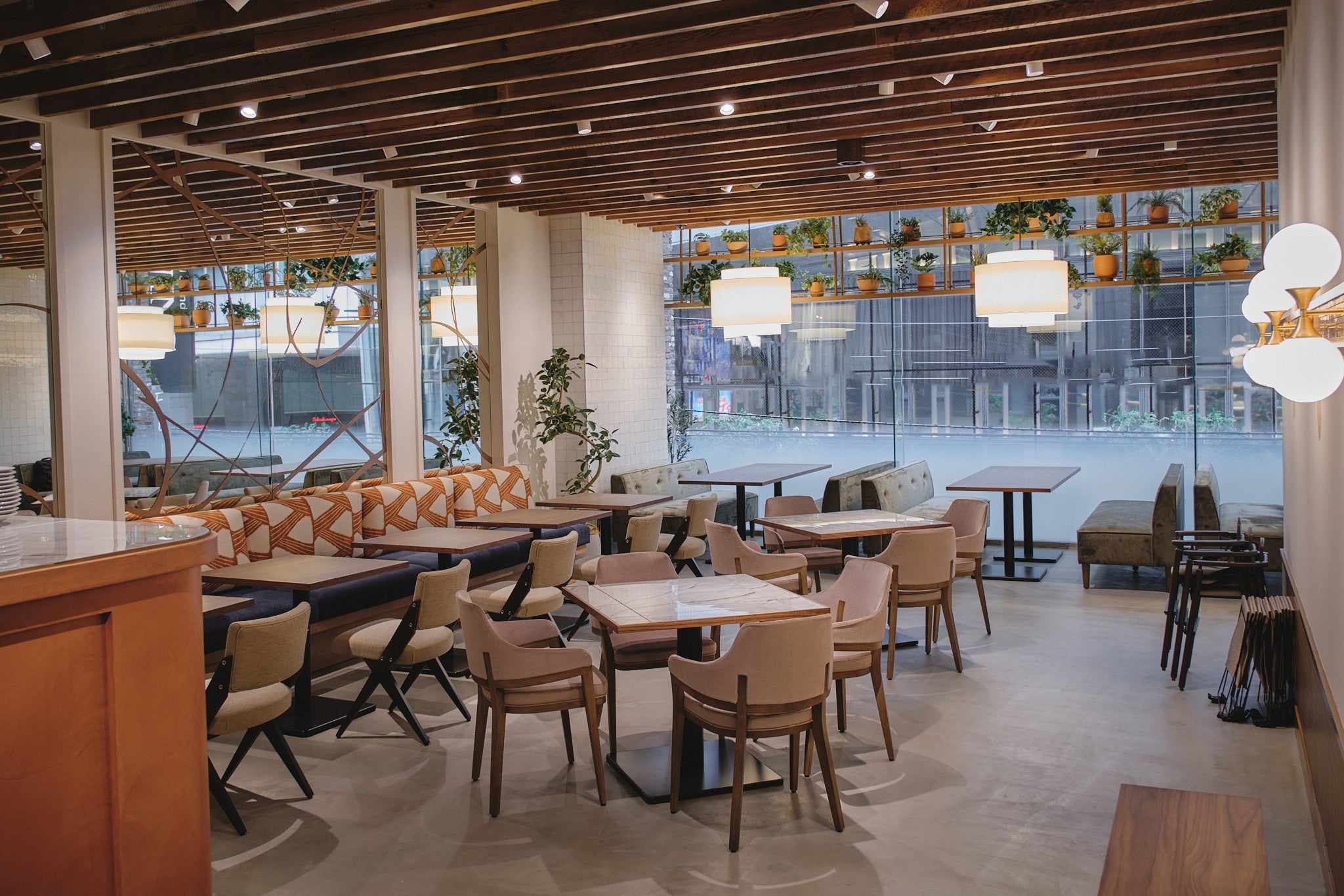 Interior de la tienda FLIPPER'S Shinjuku