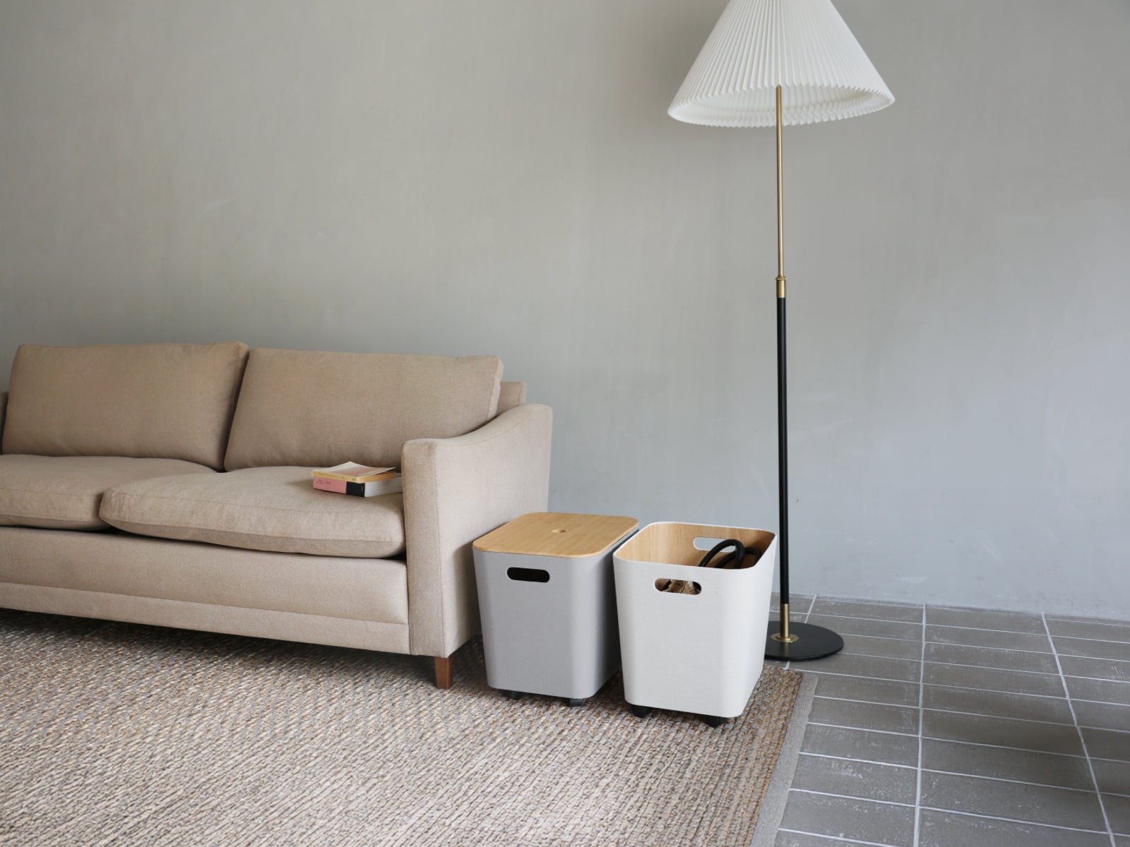 使用中的带轮收纳箱