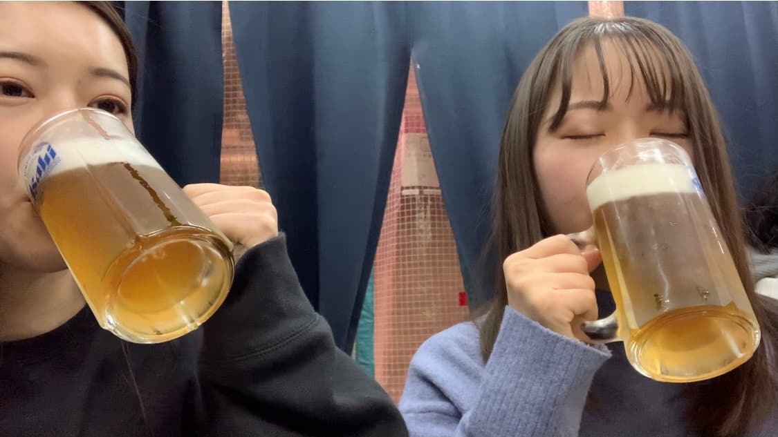 室兰洞爷酒吧畅游之旅：烤猪肉串与温泉小镇夜生活 - Image 2