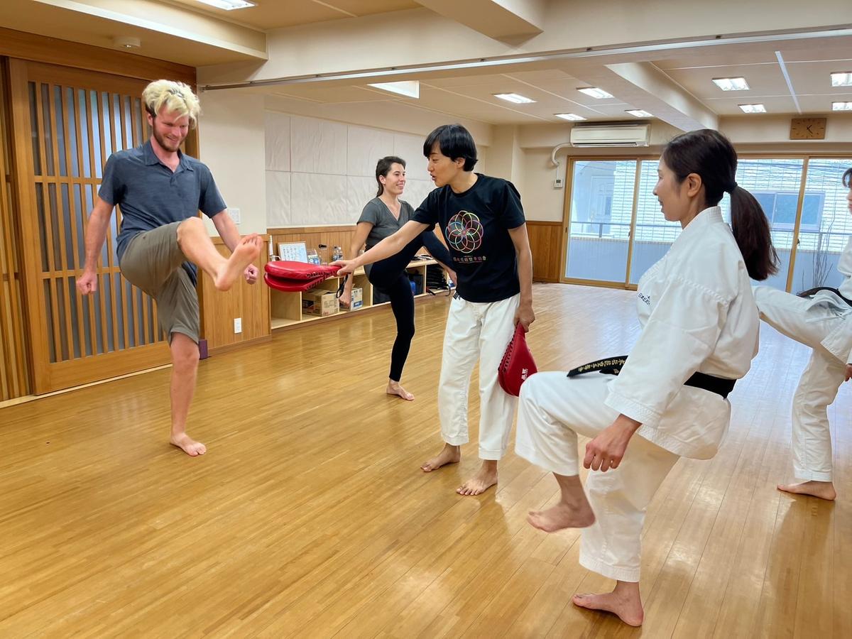 Authentic Karate Experience in Akasaka with Expert Instructors - Image 1