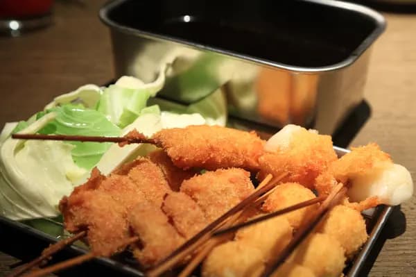 大阪通天阁新世界特色串炸美食夜游 - Image 2