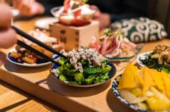 美食畅聊：与爱唱片、运动、猫的尾野村探索东京美食文化