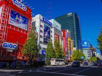 与自称高达宅的Kailing一起，在秋叶原进行高达&动漫圣地巡礼——体验真正的日本流行文化