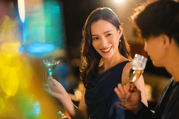 东京夜生活私人陪酒女郎之旅