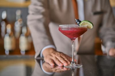 El Hotel GrandBach Atami Crescendo lanza THE BLUEBERRY COCKTAIL COLLECTION en su Bay View Bar & Terrace