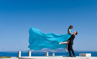 Oriental Hills Okinawa Meluncurkan Paket Foto Pernikahan Flying Dress dengan Pemandangan Laut yang Menakjubkan