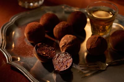 GENDY 推出頂級苦焦糖蘭姆球 – 精緻成熟的成人甜點，佐以精選烈酒