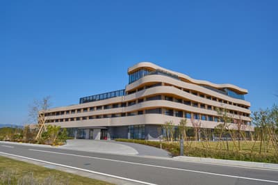 度假酒店“FUTATABI FUTABA FUKUSHIMA”将于6月1日在福岛县双叶町开业——室内空间及入口艺术作品首次公开