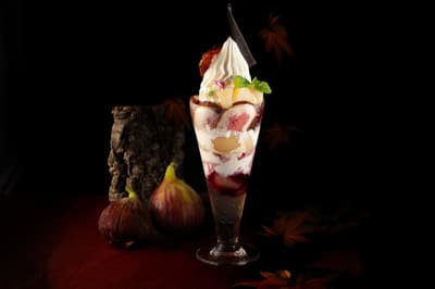 El parfait "ichi-ji-i-kku" de Nikko Style Nagoya, elaborado con higos y peras de la península de Atsumi, regresa a partir del 1 de septiembre