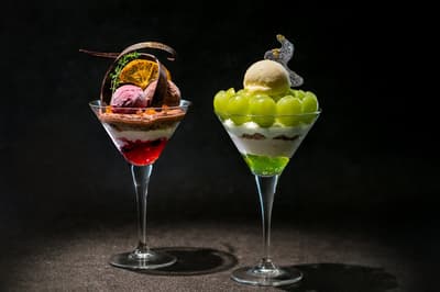 Debutan los parfaits de Shine Muscat y chocolate en el Captain's Bar & Lounge del Hilton Tokyo Odaiba