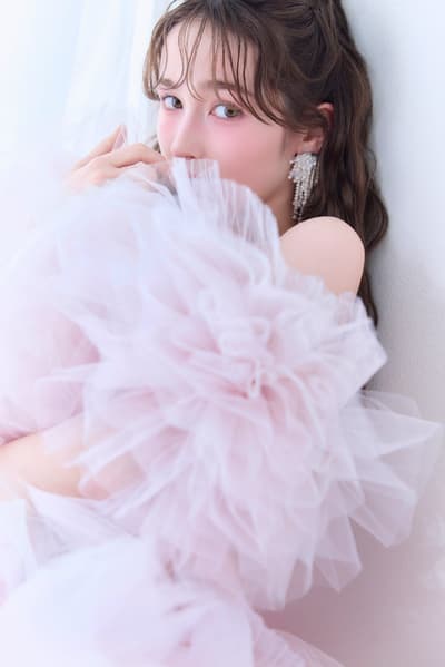 aim Tokyo Harajuku Unveils New Visual with Voluminous Tulle Dress and Dewy Makeup
