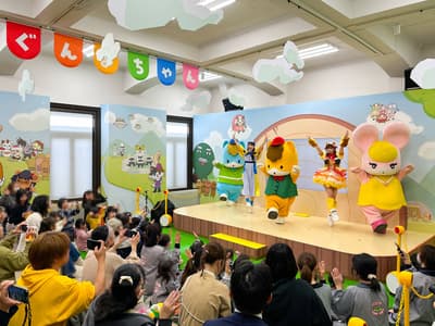 群马酱广场——群马县吉祥物在县政府开放的问候空间