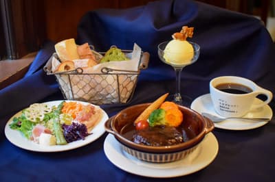 Bread, Espresso & Sakaisuji Club Meluncurkan Layanan Makan Malam Musim Panas Terbatas di Gedung Bersejarah Osaka