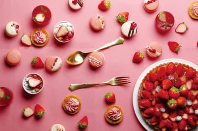 Sky Strawberry Buffet di Oriental Hotel Hiroshima Sajikan 20 Hidangan Stroberi di Ketinggian 100 Meter