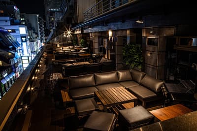 Teras BaneBAGUS Akasaka Mitsuke Mendapatkan Renovasi Besar dengan Tempat Duduk Sofa Lengkap dan AC Individual