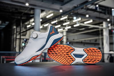 Mizuno Meluncurkan Seri Sepatu Golf Tanpa Paku Terbaru "MIZUNO NEO IMPACT"