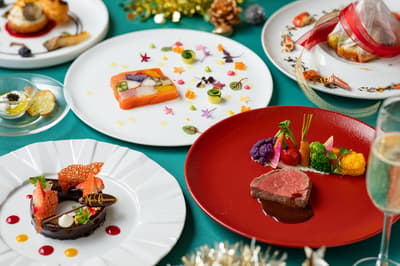 Almuerzo y cena de Navidad en Southern Tower Dining, cerca de la estación de Shinjuku, a 100 metros sobre Tokio