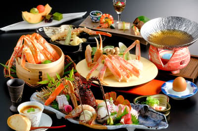 Not Just Crab. Misasa Onsen's Mansuirou Pairs Snow Crab With Ise Lobster and Rare Mosa Shrimp in New "Ebi-Kani Kaiseki"
