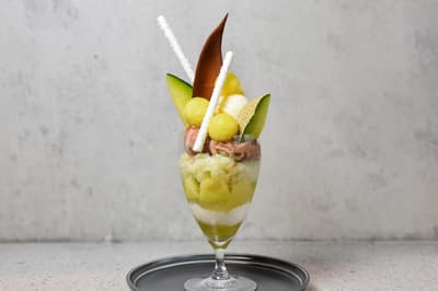Parfait 12 Lapis Melon dan Cokelat Hitam Hadir di Minimal Soshigaya-Okura
