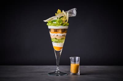 Hotel Metropolitan Ikebukuro's Mezzanine Lounge "Suzukake" Introduces a Shine Muscat and Black Tea Seasonal Parfait for Autumn
