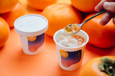 鳥取縣三朝優格推出季節限定「柿子焙茶優格」