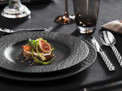 Villeroy & Boch's Manufacture Rock Series Gets Long-Awaited Rimmed Plates on August 25